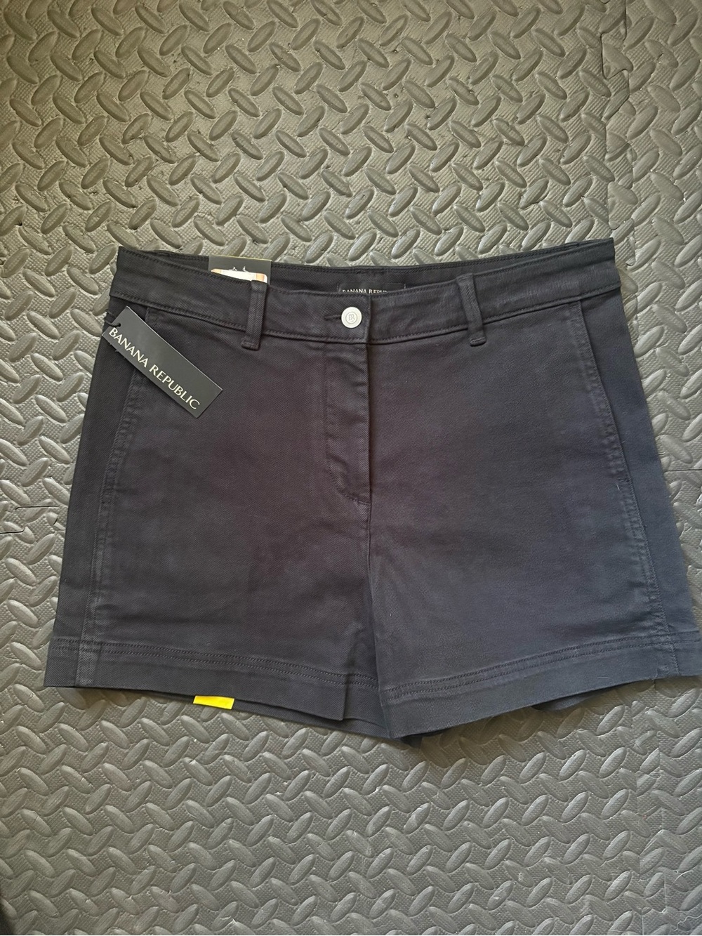 Banana Republic Everyday Short NWT